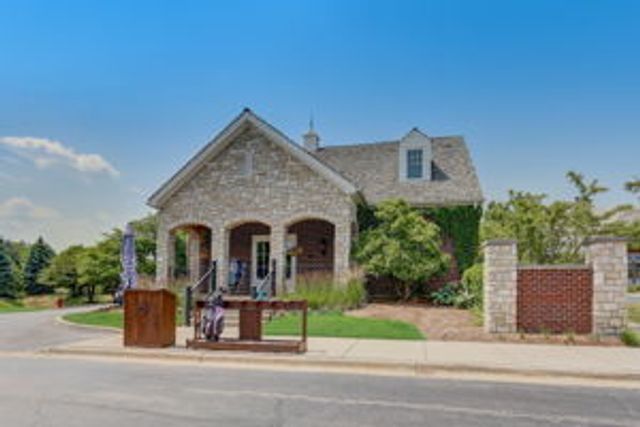 16 Eagle Ridge Drive, Hawthorn Woods, IL 60047