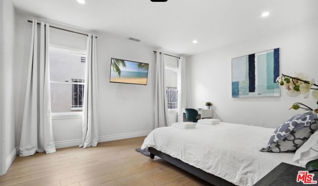 140 S Gardner Street, Los Angeles, CA 90036