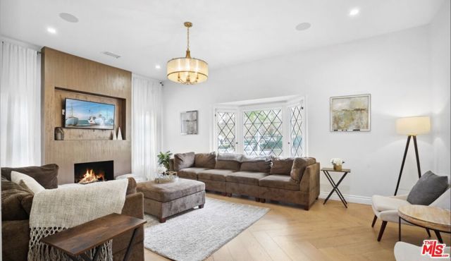 140 S Gardner Street, Los Angeles, CA 90036