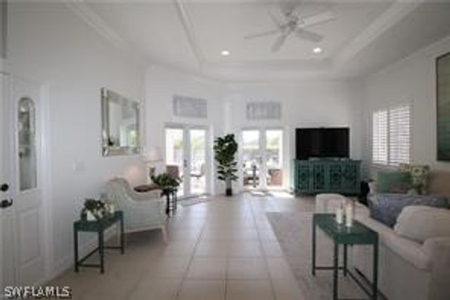 11002 W Vanderbilt DR, Naples, FL 34108