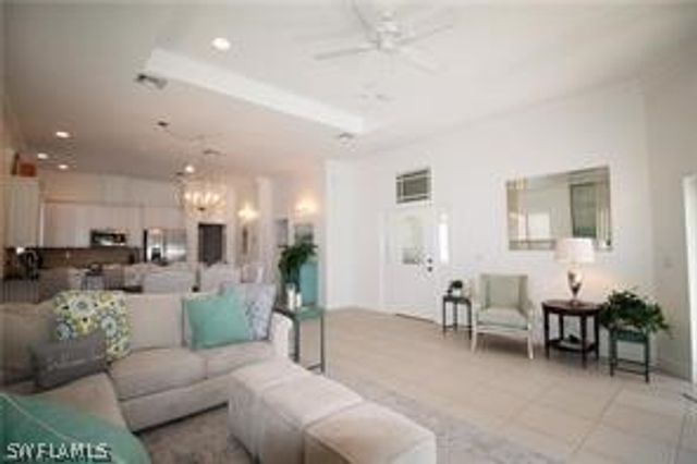 11002 W Vanderbilt DR, Naples, FL 34108