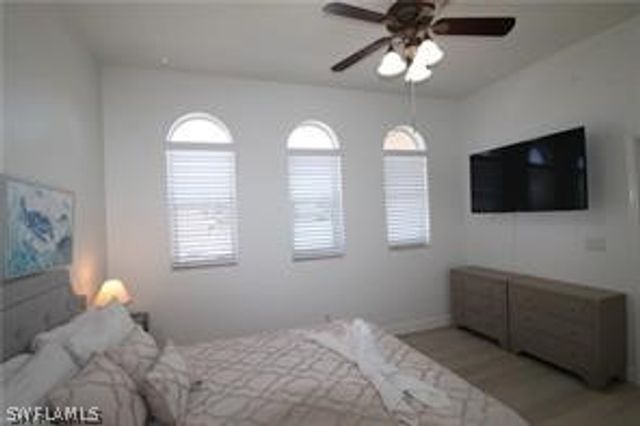 11002 W Vanderbilt DR, Naples, FL 34108