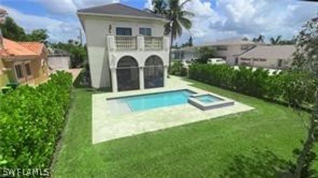 11002 W Vanderbilt DR, Naples, FL 34108