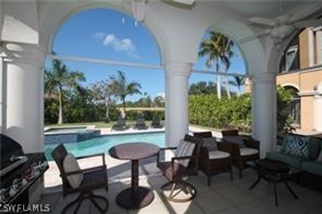 11002 W Vanderbilt DR, Naples, FL 34108