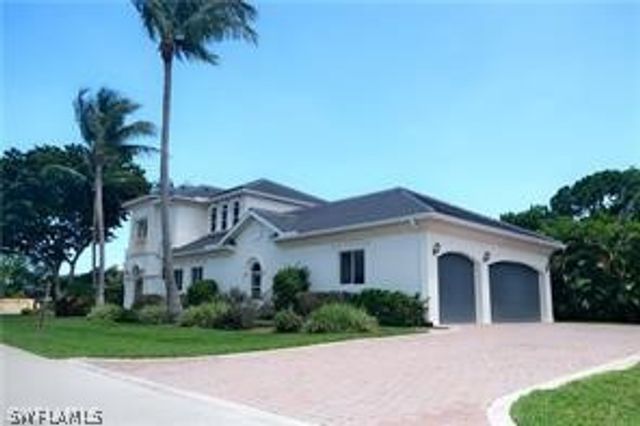 11002 W Vanderbilt DR, Naples, FL 34108
