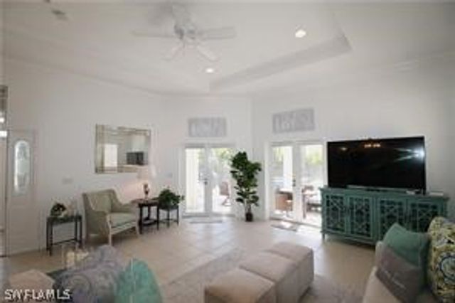 11002 W Vanderbilt DR, Naples, FL 34108