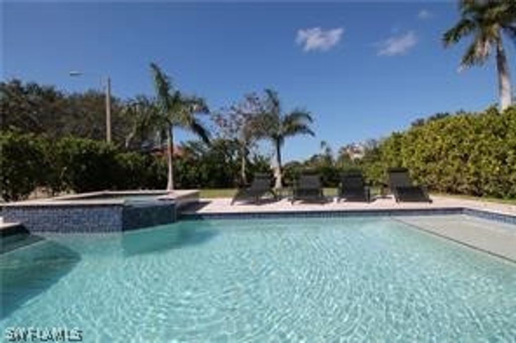 11002 W Vanderbilt DR, Naples, FL 34108