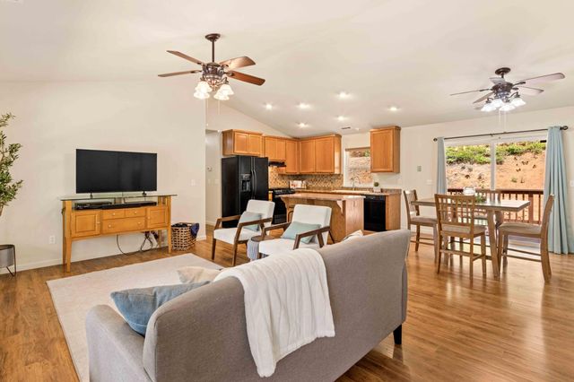 6021 Starkes Grade Rd, Pollock Pines, CA 95726