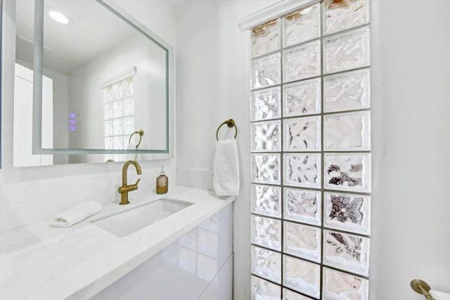 5850 Menorca Drive, San Diego, CA 92124