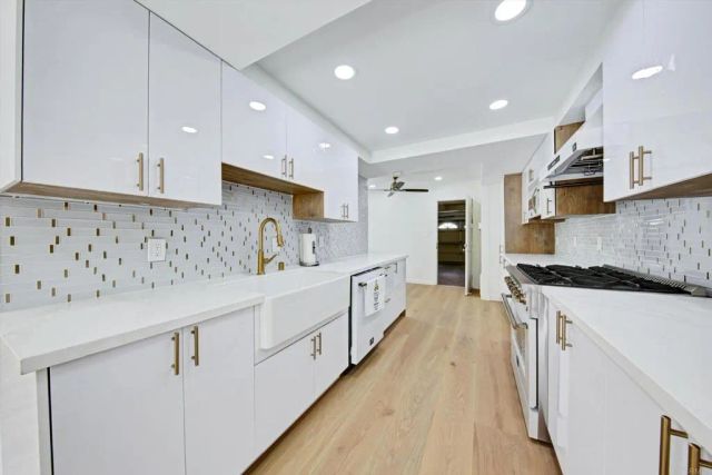 5850 Menorca Drive, San Diego, CA 92124