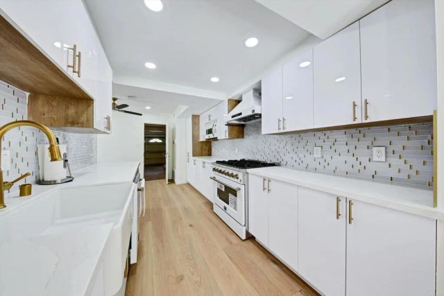 5850 Menorca Drive, San Diego, CA 92124