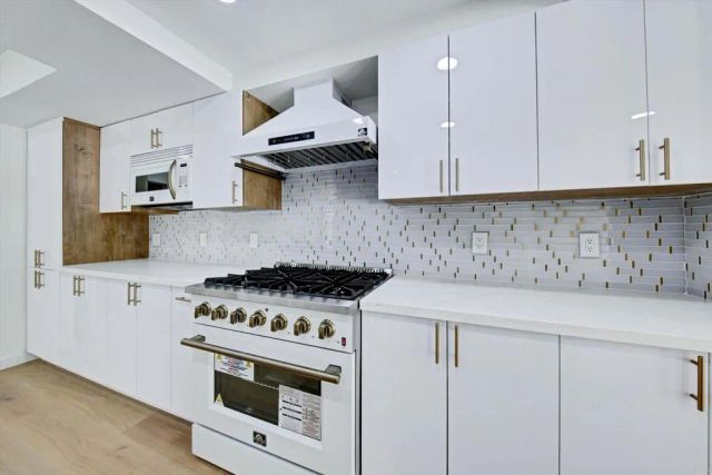 5850 Menorca Drive, San Diego, CA 92124