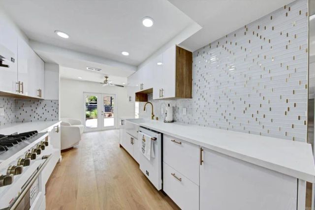 5850 Menorca Drive, San Diego, CA 92124