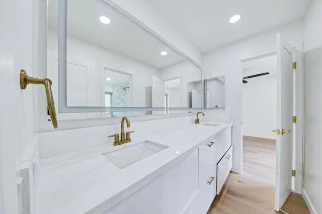 5850 Menorca Drive, San Diego, CA 92124
