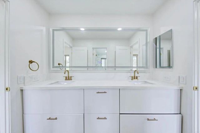 5850 Menorca Drive, San Diego, CA 92124