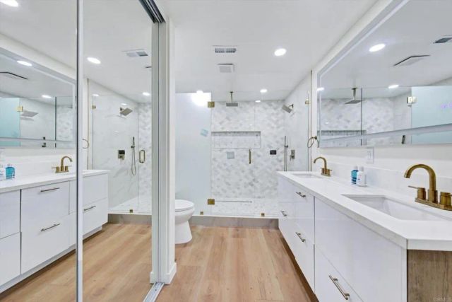 5850 Menorca Drive, San Diego, CA 92124