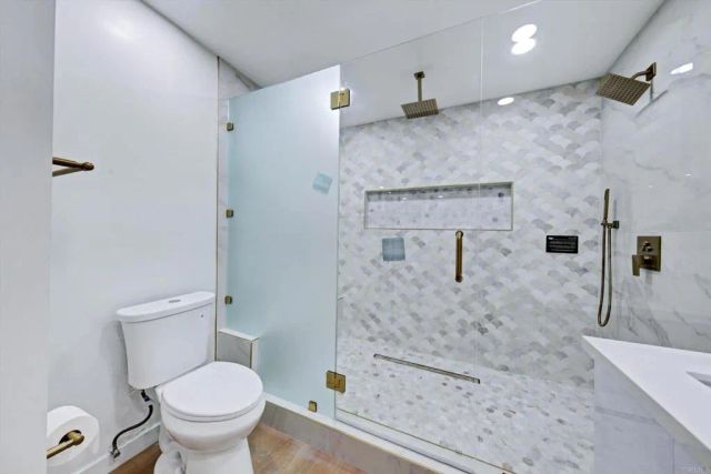 5850 Menorca Drive, San Diego, CA 92124
