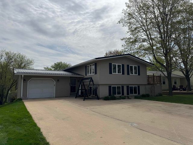 401 Sunny Lane Street, Denver, IA 50622