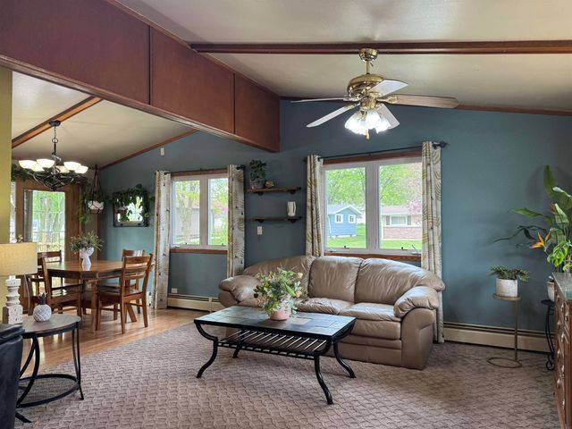 401 Sunny Lane Street, Denver, IA 50622
