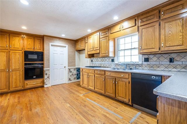 184 Kenvilla Drive, Tucker, GA 30084