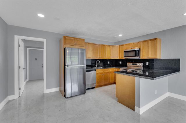 800-802 SW 6th Court, Pompano Beach, FL 33060