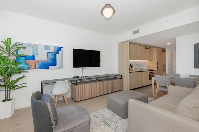 225 N Miami Avenue 2801, Miami, FL 33128