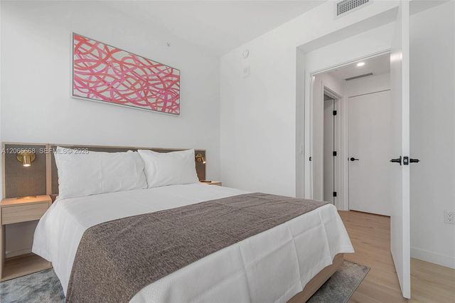 225 N Miami Avenue 2801, Miami, FL 33128