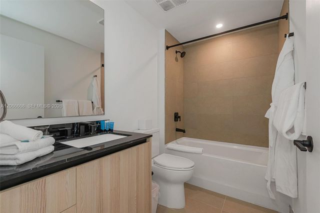 225 N Miami Avenue 2801, Miami, FL 33128