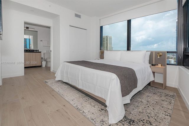 225 N Miami Avenue 2801, Miami, FL 33128