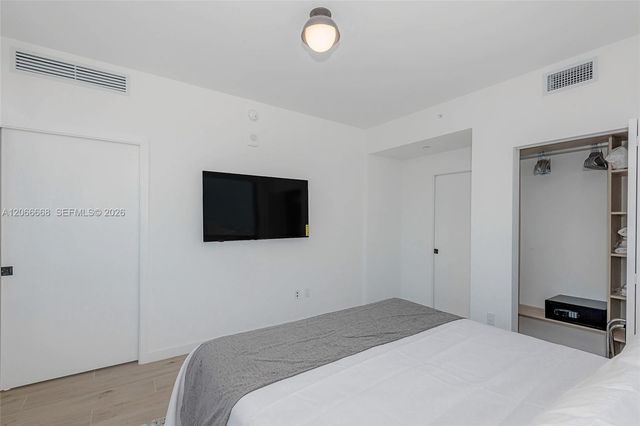 225 N Miami Avenue 2801, Miami, FL 33128