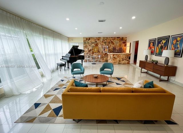 40 SW 30th Rd, Miami, FL 33129