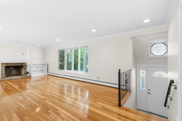 206 Fairview Ave, Brockton, MA 02301