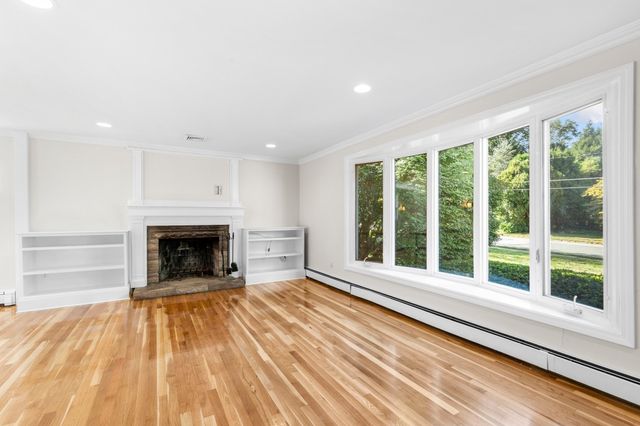 206 Fairview Ave, Brockton, MA 02301