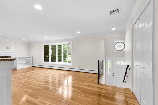 206 Fairview Ave, Brockton, MA 02301