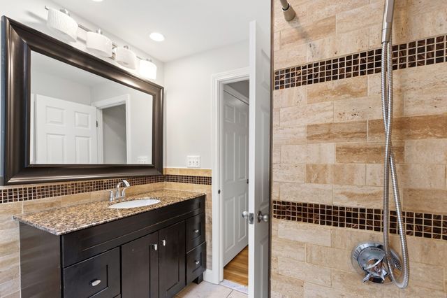 206 Fairview Ave, Brockton, MA 02301