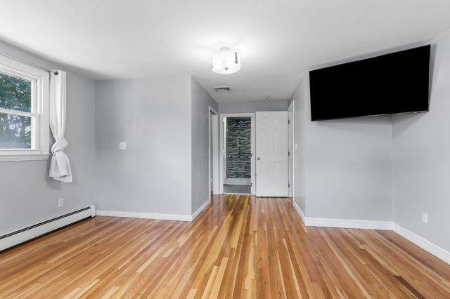 206 Fairview Ave, Brockton, MA 02301