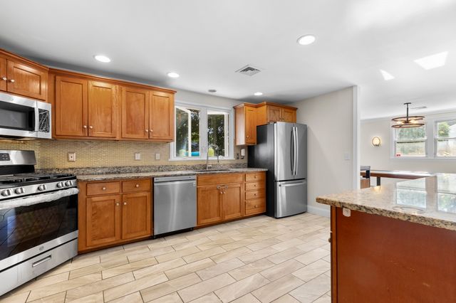 206 Fairview Ave, Brockton, MA 02301
