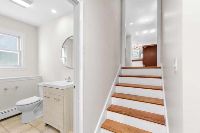 206 Fairview Ave, Brockton, MA 02301