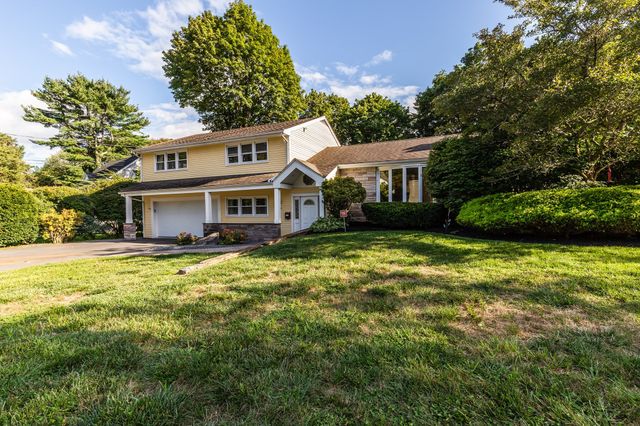 206 Fairview Ave, Brockton, MA 02301