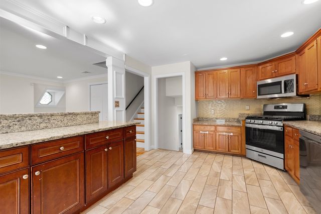 206 Fairview Ave, Brockton, MA 02301