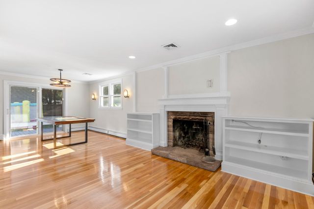 206 Fairview Ave, Brockton, MA 02301