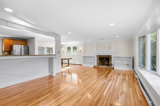 206 Fairview Ave, Brockton, MA 02301