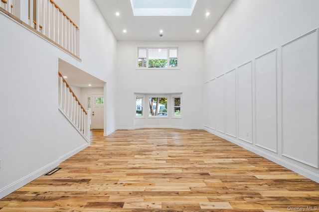 6 Connetquot Drive, Oakdale, NY 11769