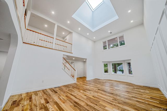 6 Connetquot Drive, Oakdale, NY 11769