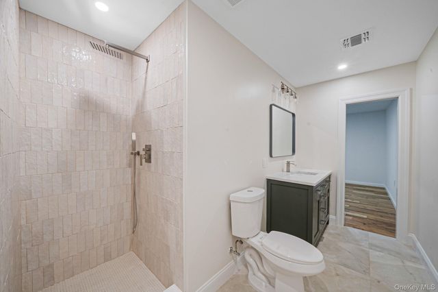 6 Connetquot Drive, Oakdale, NY 11769