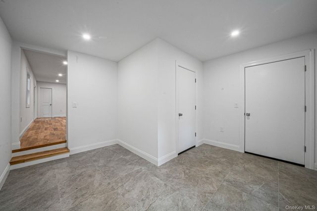 6 Connetquot Drive, Oakdale, NY 11769