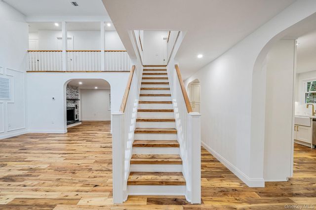 6 Connetquot Drive, Oakdale, NY 11769