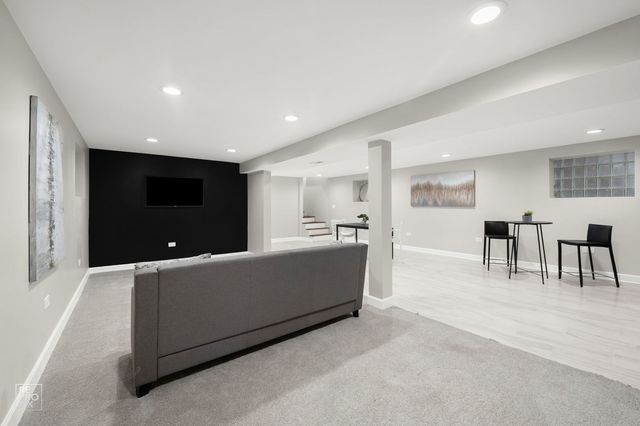 7425 S Vernon Avenue, Chicago, IL 60619