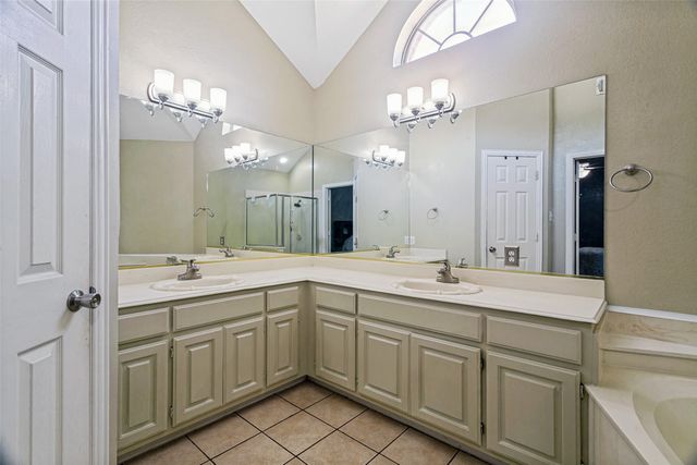 1228 Falcon Trail, Bedford, TX 76021