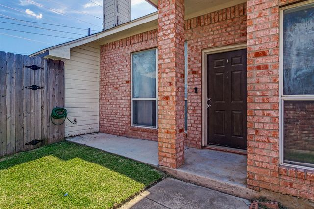 1228 Falcon Trail, Bedford, TX 76021